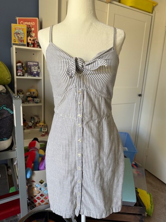 Abercrombie & Fitch Dresses & Skirts - Abercrombie Striped Button-Front Tie-Top Sundress - Gray & White